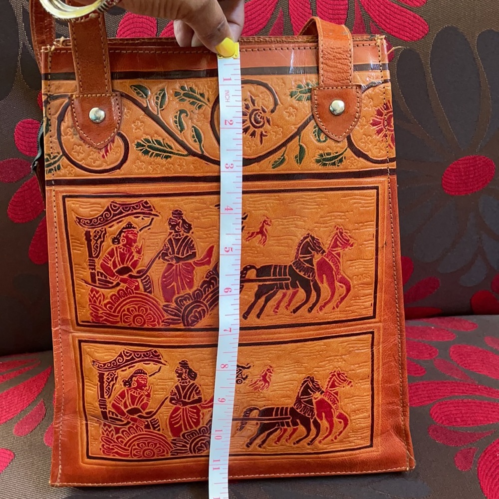 Beautiful, hand crafted, ethnic shoulder bag - Picture 11 of 15